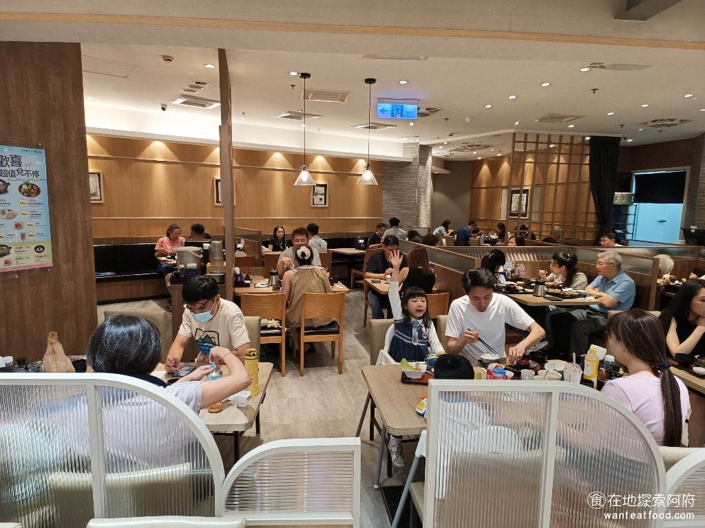 大戶屋美麗華店 中山區美食 劍南路站美食 美麗華美食街 日式料理 大戶屋標榜提供的是家庭料理，因此有提供嬰兒座椅和兒童餐，帶小朋友來吃的客人非常多。 @在地探索的阿府台北美食