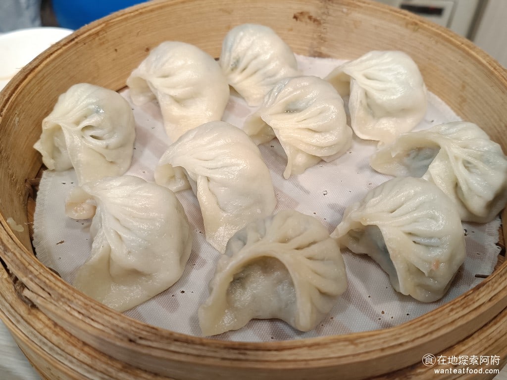 小上海林師傅 松山美食 中式料理 菜肉蒸餃 菜肉蒸餃這一籠是170元有10顆每一顆蒸餃體積都非常大CP值非常高