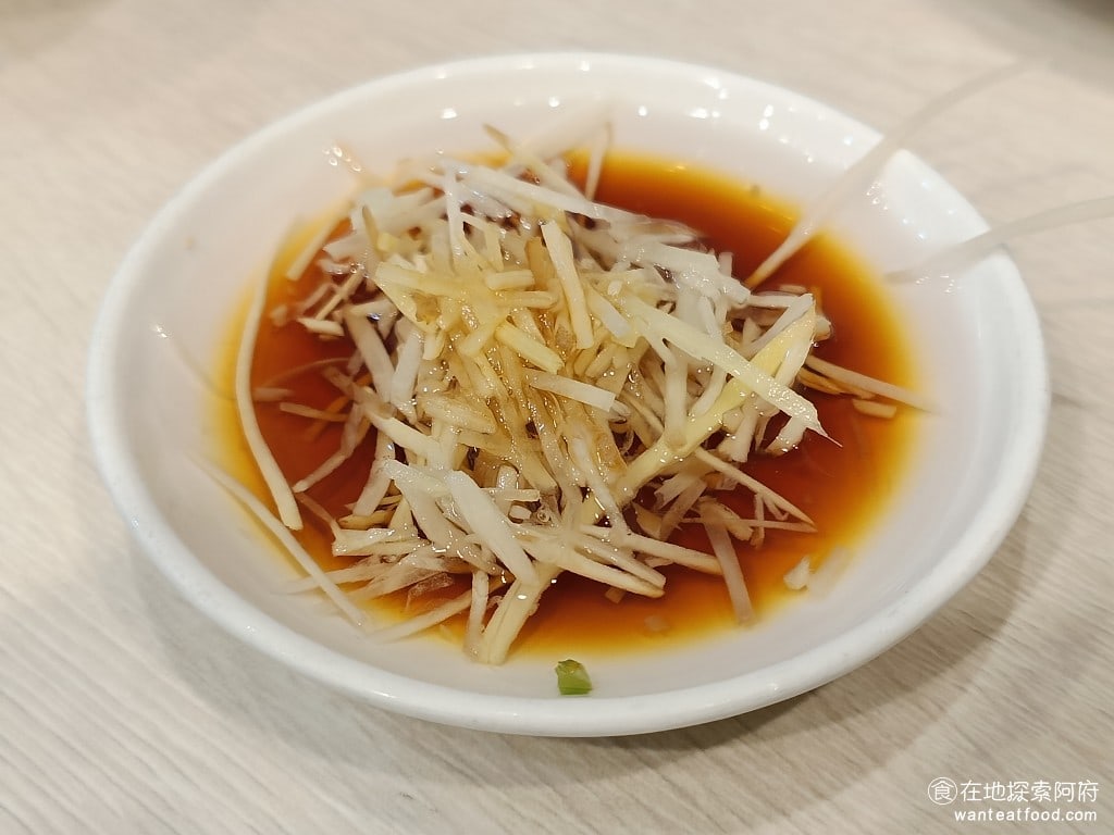 小上海林師傅 松山美食 中式料理 在茶水區旁邊還有提供免費的殭屍可以自取
