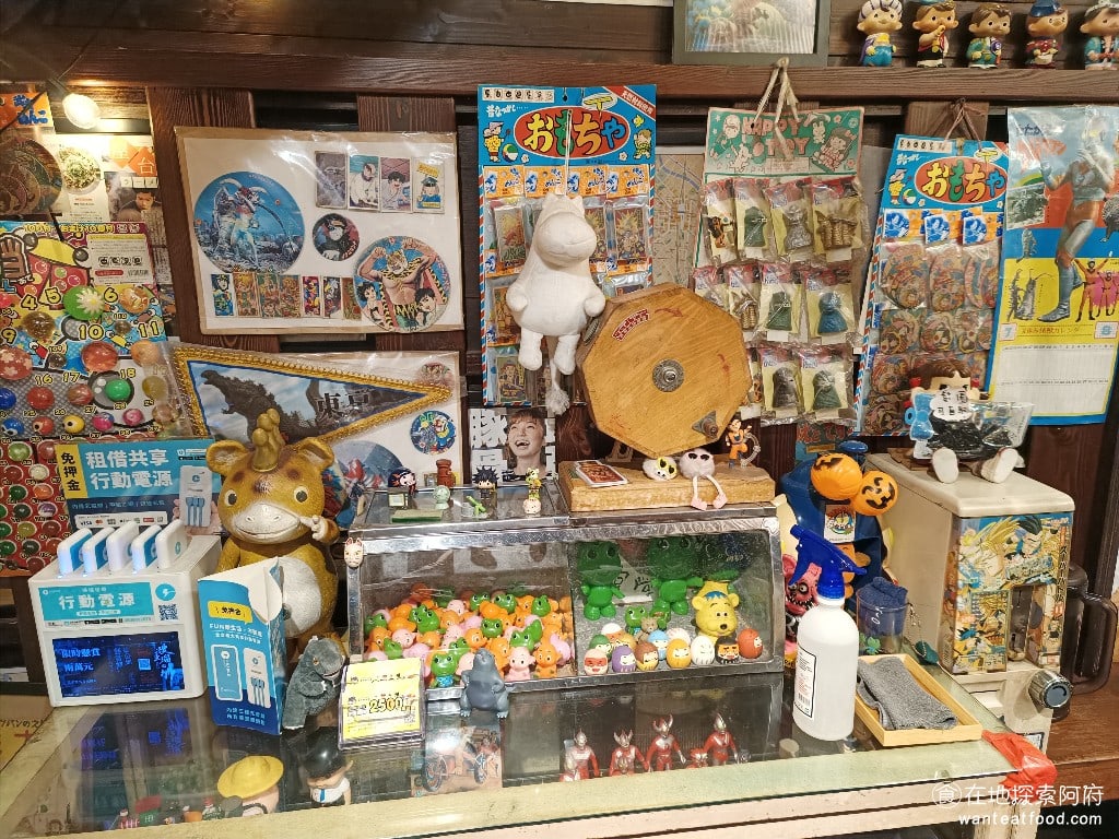 道樂拉麵大北店 士林美食 士林美食 豚骨拉麵 雞排湯拉麵 日式料理 店內還放了許多昭和時期的童年玩具和公仔對於一些比較有年紀的人看到這些玩具就能回想起童年時的記憶