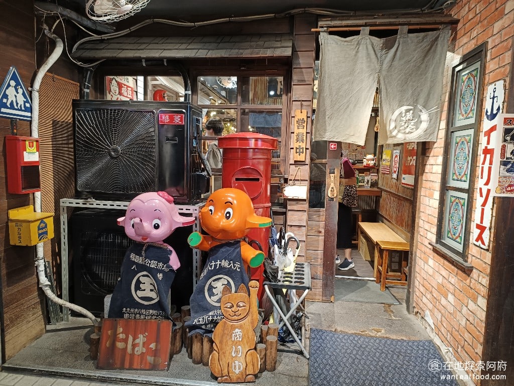道樂拉麵大北店 士林美食 士林美食 豚骨拉麵 雞排湯拉麵 日式料理 店內的裝潢非常有日本昭和時期的味道裡面擺了大量的日本公仔和裝飾品小物
