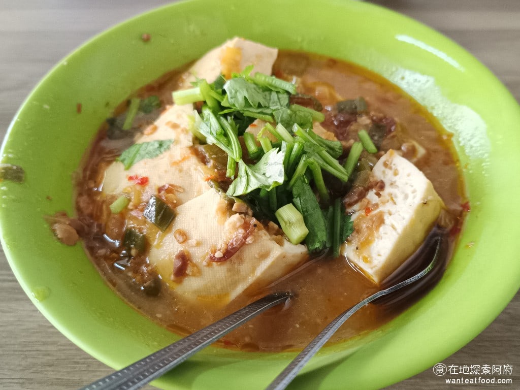 同安街麵線羹,同安街麵線羹菜單,同安街麵線羹價格,中正區美食,中正美食,古亭美食,台灣小吃,麵線,臭豆腐,臭豆腐 臭豆腐 50 元 這一份臭豆腐裡面有兩塊，口味是清蒸的，臭豆腐的味道非常重，可以說是又臭又香。 @在地探索的阿府台北美食