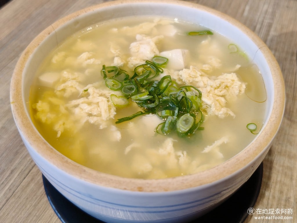 北門-蝦仁飯·煲湯,北門-蝦仁飯·煲湯菜單,北門-蝦仁飯·煲湯價格,大同區美食,大同美食,台灣小吃,蝦仁飯 蛋花豆腐雞白湯 裡面有滿滿的蛋花和豆腐，湯頭是用雞白湯去熬煮的，味道非常鮮甜，而且順口。 @在地阿府的美食世界