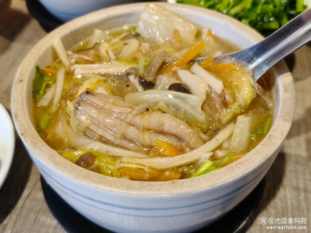 北門-蝦仁飯·煲湯,北門-蝦仁飯·煲湯菜單,北門-蝦仁飯·煲湯價格,大同區美食,大同美食,台灣小吃,蝦仁飯 裡面有滿滿的香菇、白菜、筍絲、粉翅，味道吃起來超級豐富，但個人覺得，沒有特別吸引人的味道。 @在地阿府的美食世界