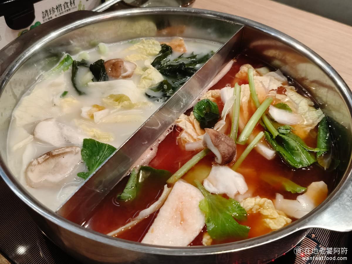 涮乃葉汐止遠雄店 涮乃葉汐止遠雄店菜單 涮乃葉汐止遠雄店推薦 汐止區美食 汐止美食 如果是四個人來的話,也是共吃一鍋,這點其實蠻吃虧的,而且四人座的座位,其實坐起來非常擁擠,根本是貼著肩膀再吃,是這裡的最大缺點。 @在地老饕阿府