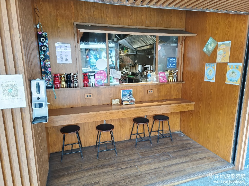 滝禾製麵所-內湖江南店,滝禾製麵所-內湖江南店菜單,滝禾製麵所-內湖江南店價格,內湖區美食,內湖美食,港墘美食,日式料理,拉麵 《滝禾製麵所-內湖江南店》位於捷運港墘站附近，走路大約五分鐘左右就到了，位於江南街中。如果是中午用餐時間，人潮會最多，因為附近都是內科的上班族。若是晚上來的話，這裡幾乎沒什麼人。 @在地探索的阿府美食世界