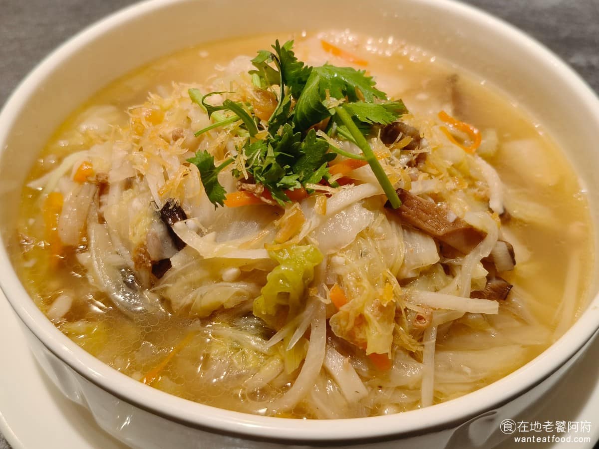 白玉樓經典台菜 (台北統一時代店7F (台北統一時代店7F菜單 (台北統一時代店7F推薦 干貝酥白菜滷 干貝和扁魚的香氣非常足,整個味道都滲進了白菜裡,每一口吃起來都很香,口味偏重,配飯吃很下飯。 @在地老饕阿府
