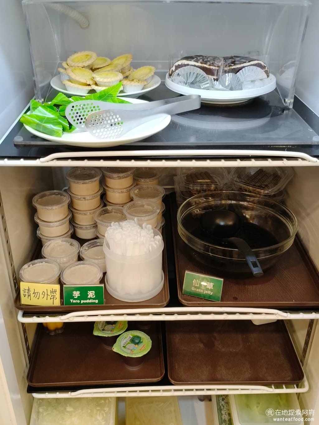 我家牛排-內湖港墘店,我家牛排-內湖港墘店菜單,我家牛排-內湖港墘店價格,內湖區美食,內湖美食,港墘美食,美式料理,牛排,牛排,牛排 甜點櫃 有巧克力蛋糕、蛋撻、紅豆麻糬，還有冰仙草和芋泥。 @在地阿府的美食世界