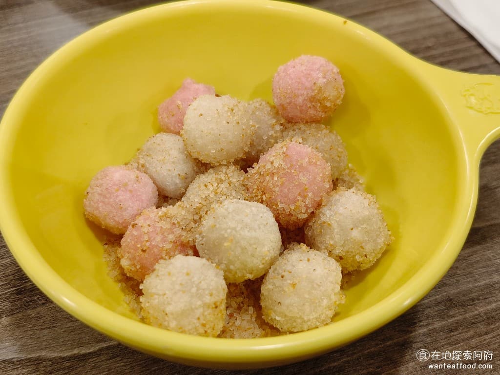 我家牛排-內湖港墘店,我家牛排-內湖港墘店菜單,我家牛排-內湖港墘店價格,內湖區美食,內湖美食,港墘美食,美式料理,牛排,牛排,牛排 炸湯圓 我拿的是現在出爐的，上面撒了花生糖粉，熱熱的，吃起來的口感還不錯。 @在地阿府的美食世界