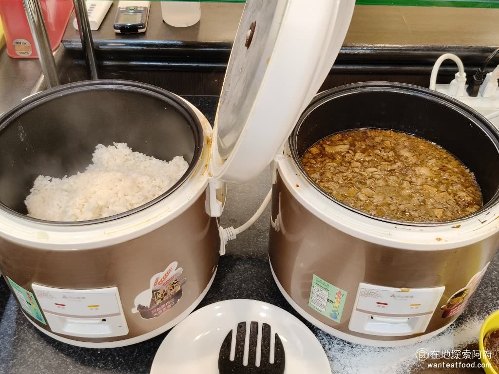 我家牛排-內湖港墘店,我家牛排-內湖港墘店菜單,我家牛排-內湖港墘店價格,內湖區美食,內湖美食,港墘美食,美式料理,牛排,牛排,牛排 白飯和滷肉飯 來這裡光是排餐加上自助吧都吃不完了，通常不會想再吃白飯或是滷肉飯。 @在地阿府的美食世界