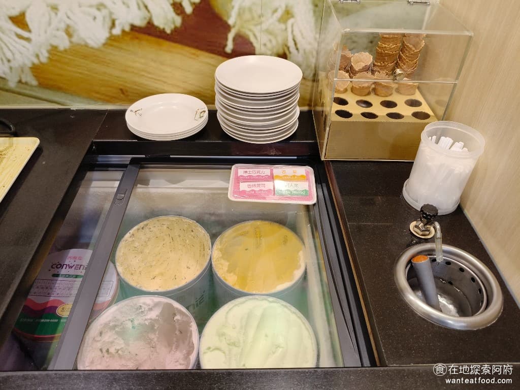 我家牛排-內湖港墘店,我家牛排-內湖港墘店菜單,我家牛排-內湖港墘店價格,內湖區美食,內湖美食,港墘美食,美式料理,牛排,牛排,牛排 冰淇淋的品牌是客惟您 口味有四種：香草、情人果、瑞士巧克力、香檳葡萄。 @在地阿府的美食世界