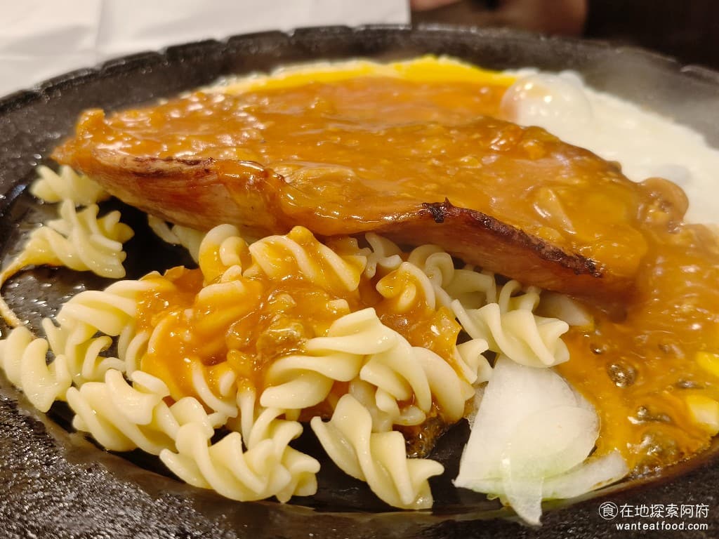 我家牛排-內湖港墘店,我家牛排-內湖港墘店菜單,我家牛排-內湖港墘店價格,內湖區美食,內湖美食,港墘美食,美式料理,牛排,牛排,牛排 松阪豬的肉質非常軟嫩，邊緣也相當脆，松阪豬算是我家牛排的招牌之一，我們每次來都必點。 @在地阿府的美食世界