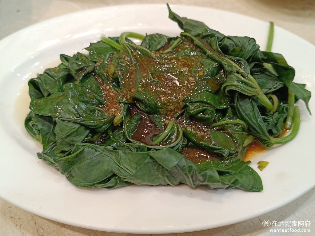 小李子清粥小菜,小李子清粥小菜菜單,小李子清粥小菜價格,大安區美食,大安美食,科技大樓美食,台灣小吃,清粥小菜 燙青菜 今天的燙青菜是地瓜葉，地瓜葉煮得非常軟嫩，上面淋上了醬油膏，搭配起來鹹度剛剛好。 @在地探索的阿府美食世界