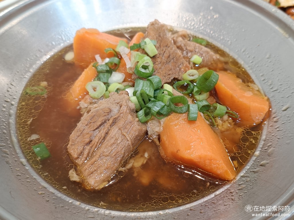 小李子清粥小菜,小李子清粥小菜菜單,小李子清粥小菜價格,大安區美食,大安美食,科技大樓美食,台灣小吃,清粥小菜 紅燒牛肉 這一道菜完全不推薦，因為牛肉非常的硬，而且肥肉的比例太高了。做個筆記，下次來不點這一道菜。 @在地探索的阿府美食世界