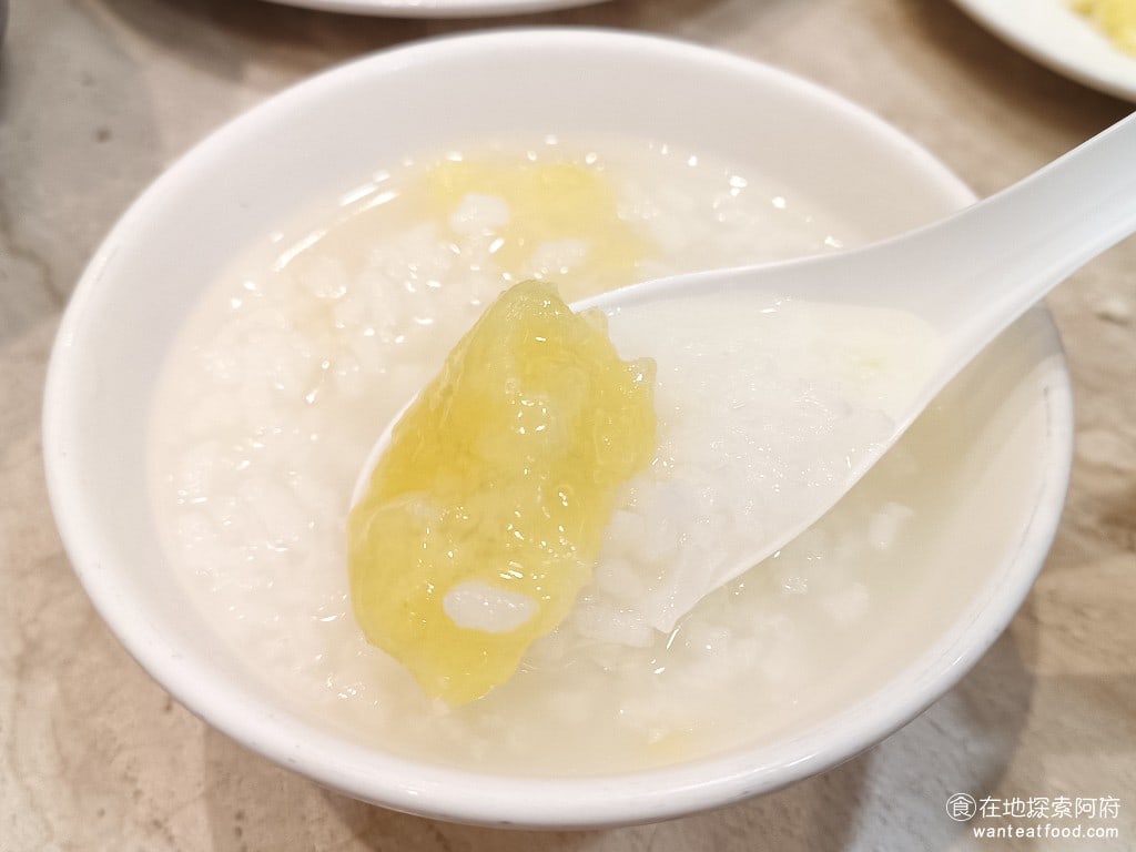 小李子清粥小菜,小李子清粥小菜菜單,小李子清粥小菜價格,大安區美食,大安美食,科技大樓美食,台灣小吃,清粥小菜 因為吃稀飯不只可以吃到飯，還可以吃到地瓜，他的地瓜吃起來口感非常綿密，有淡淡的甜味，每次來，都可以吃上好幾碗。 @在地探索的阿府美食世界