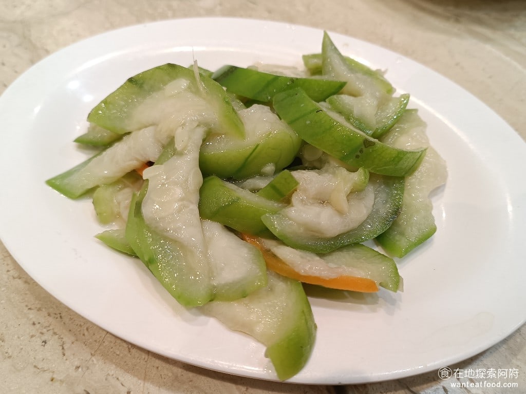 小李子清粥小菜,小李子清粥小菜菜單,小李子清粥小菜價格,大安區美食,大安美食,科技大樓美食,台灣小吃,清粥小菜 絲瓜 絲瓜吃起來非常清爽，而不油膩口感非常軟嫩，因為剛炒好的，所以吃起來是溫的。 @在地探索的阿府美食世界