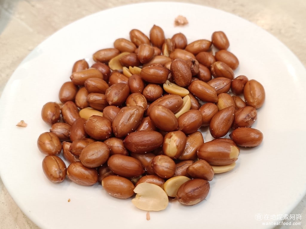 小李子清粥小菜,小李子清粥小菜菜單,小李子清粥小菜價格,大安區美食,大安美食,科技大樓美食,台灣小吃,清粥小菜 花生米 因為我爸非常喜歡吃花生米，他覺得花生豆干中的花生米泡了辣油，整個花生米都軟掉了，所以我們又單點了一盤花生米。 @在地探索的阿府美食世界