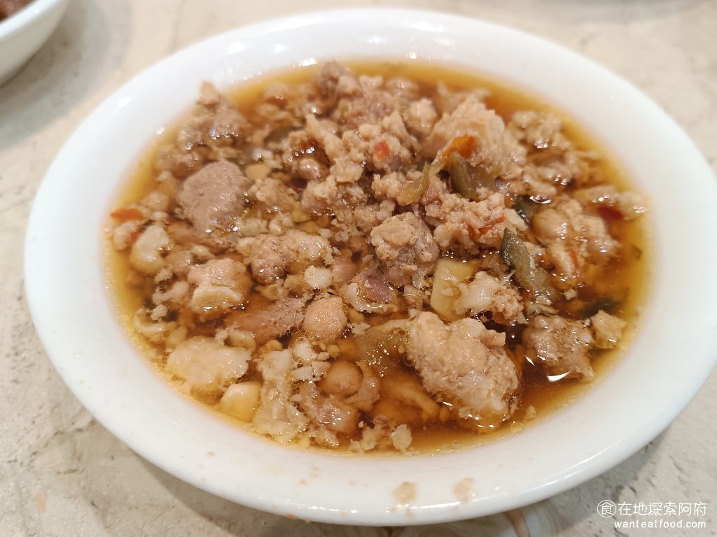 小李子清粥小菜,小李子清粥小菜菜單,小李子清粥小菜價格,大安區美食,大安美食,科技大樓美食,台灣小吃,清粥小菜 瓜仔肉 吃起來沒有什麼瓜子味，但鹹度非常足夠，配飯吃非常下飯，瓜仔肉肥肉比例比較高，肉質吃起來非常柔軟，這絕對是必點的一道菜。 @在地探索的阿府美食世界