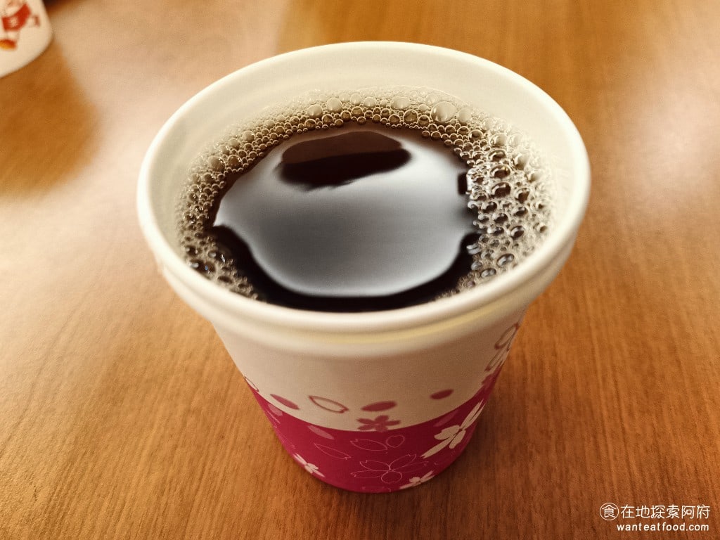 正忠排骨飯保平店 永和美食 永安市場美食 台灣小吃 無限喝的冰紅茶 正忠排骨飯會在南部大受歡迎的原因之一就是他有提供冰紅茶
