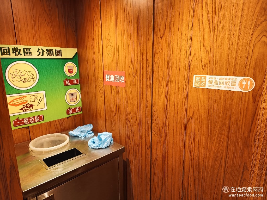 正忠排骨飯保平店 永和美食 永安市場美食 台灣小吃 這裡吃完飯後要自己回收 回收分成三類廚餘紙杯和湯杯