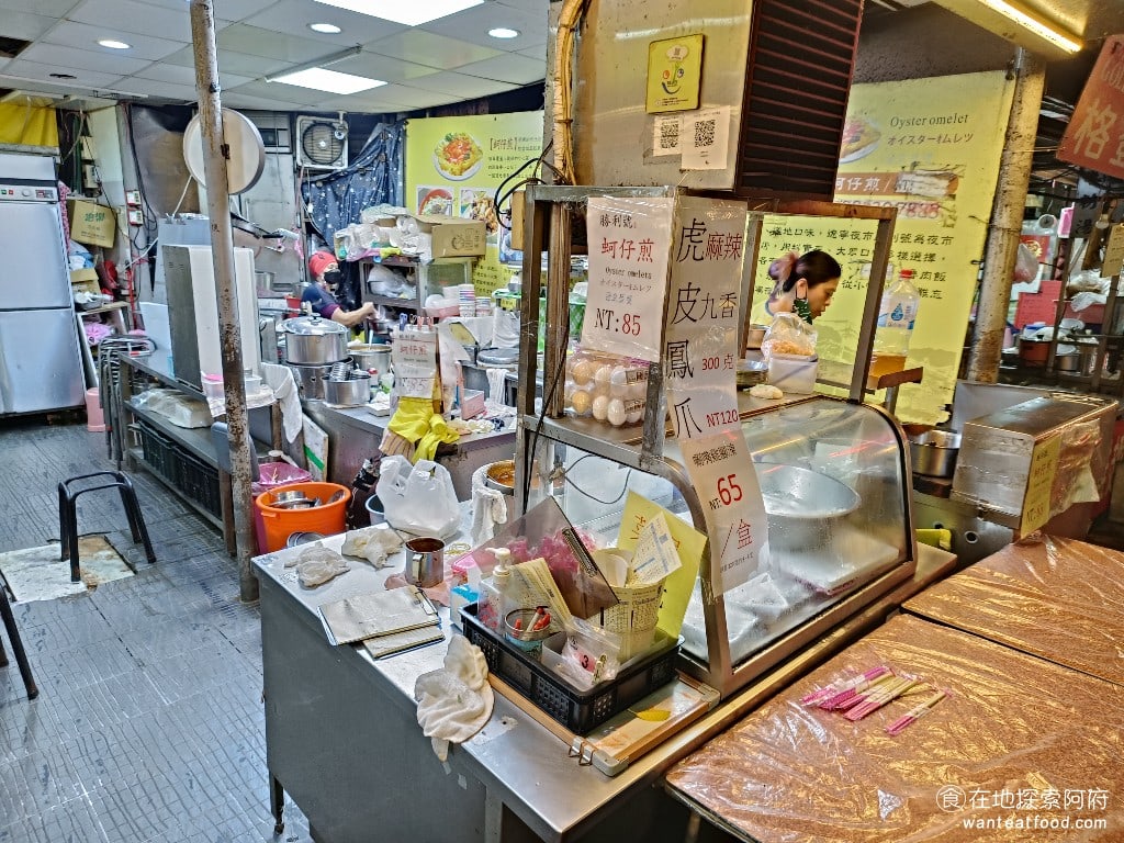 勝利號蚵仔煎 中山區美食 南京復興美食 台灣小吃 雖然說蚵仔煎的老店有很多間但很多間老店的環境都有升級反造是這間的環境還停留在以前那樣