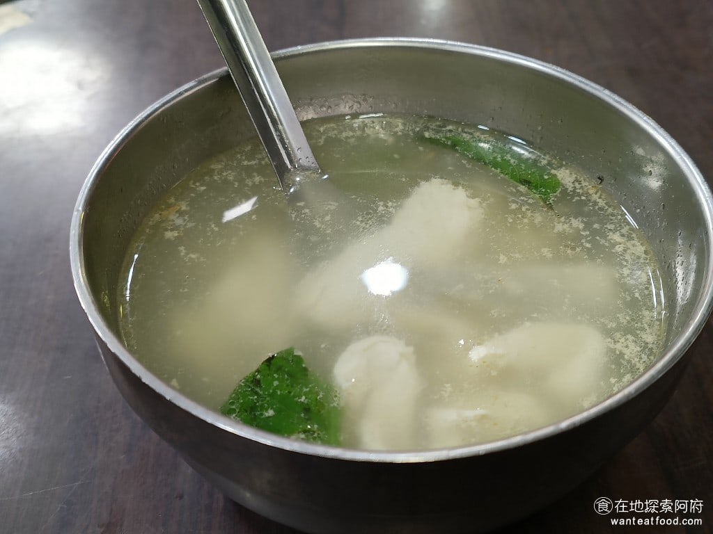 勝利號蚵仔煎 中山區美食 南京復興美食 台灣小吃 蝨目魚肉湯 最晚蝨目魚肉湯只要45元裡面有滿滿的蝨目魚肉整碗湯感覺肉都比湯還要多CP值算是非常高