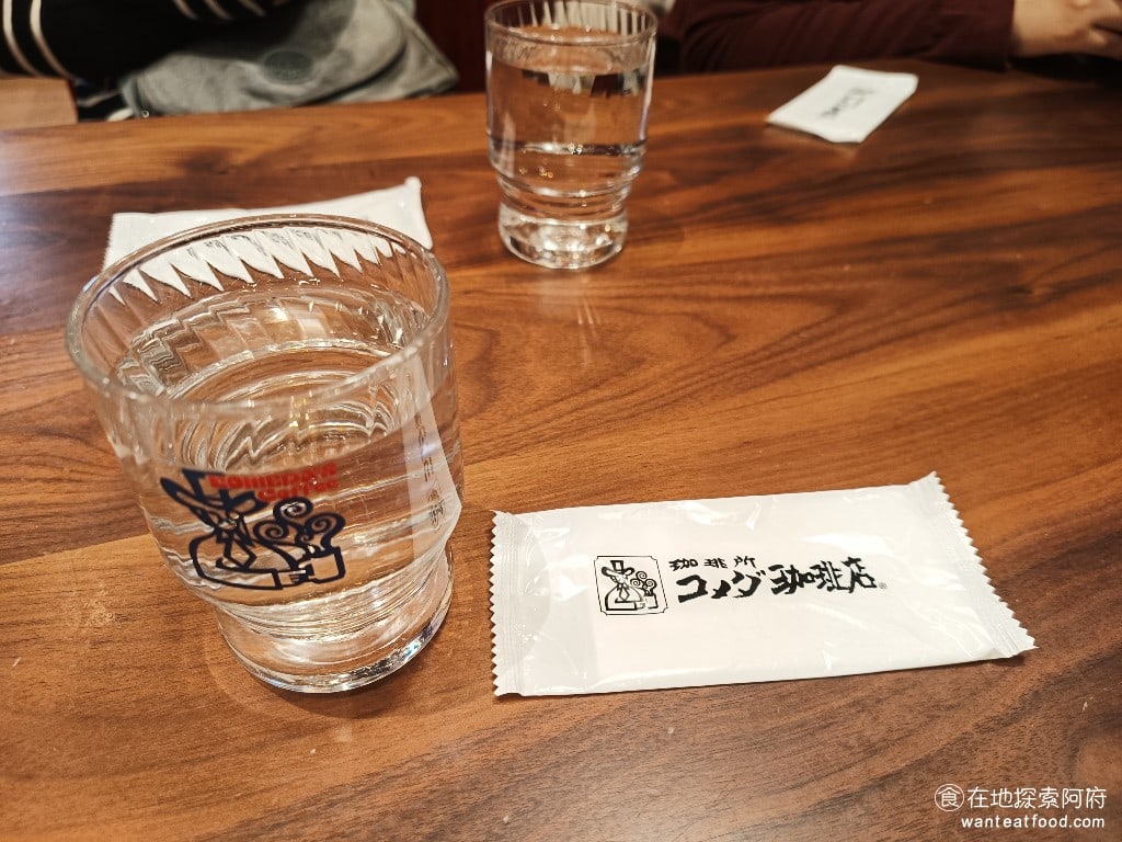 客美多咖啡,komeda's,coffee,-,大直店,客美多咖啡,komeda‘s,coffee,-,大直店菜單,客美多咖啡,komeda‘s,coffee,-,大直店價格,中山區美食,中山美食,劍南路站美食,日式料理,漢堡排,炸雞 店員超級貼心，每隔一段時間，都會主動過來幫我們加水。 @在地探索的阿府美食世界
