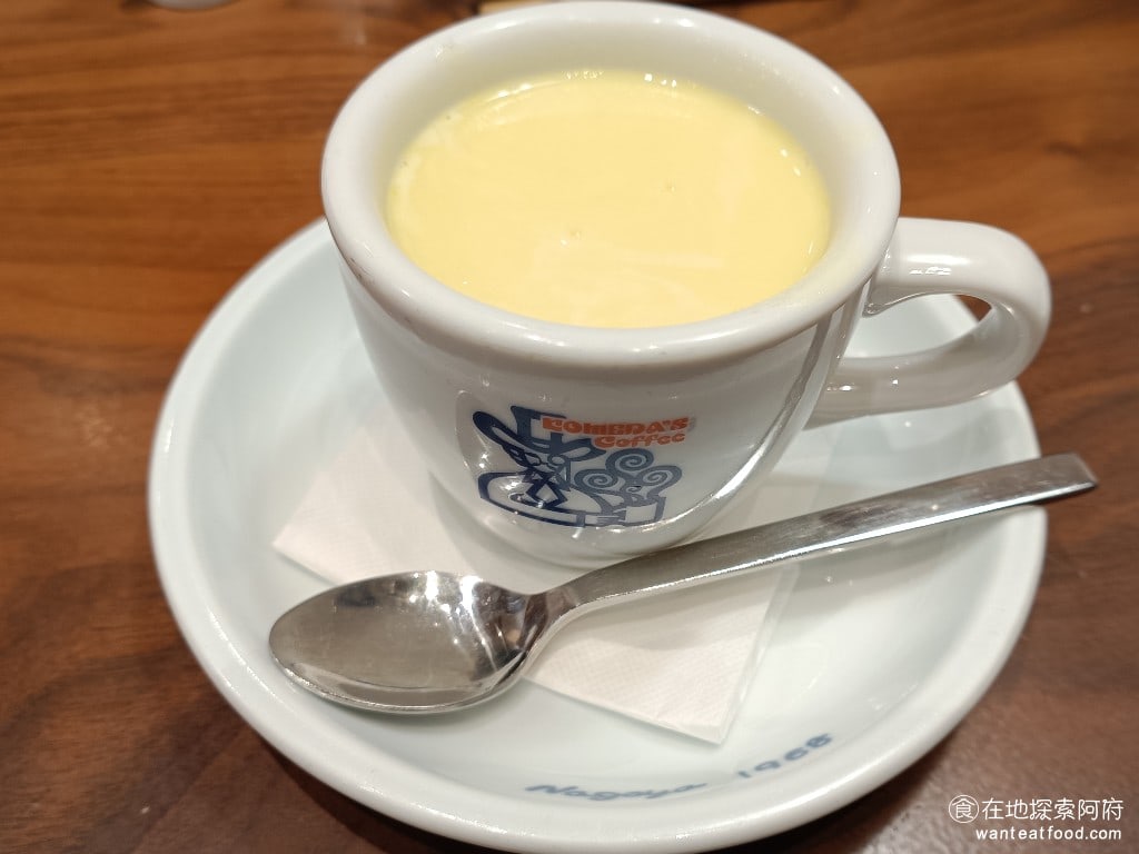 客美多咖啡,komeda's,coffee,-,大直店,客美多咖啡,komeda‘s,coffee,-,大直店菜單,客美多咖啡,komeda‘s,coffee,-,大直店價格,中山區美食,中山美食,劍南路站美食,日式料理,漢堡排,炸雞 玉米濃湯 120 元 這個玉米濃湯喝起來有種粉泡的感覺，底部的玉米顆粒給得還蠻多的，不過價格有一點貴，份量也有一點少。 @在地探索的阿府美食世界