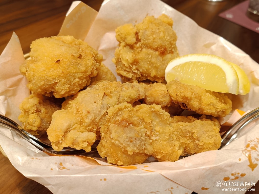 客美多咖啡,komeda's,coffee,-,大直店,客美多咖啡,komeda‘s,coffee,-,大直店菜單,客美多咖啡,komeda‘s,coffee,-,大直店價格,中山區美食,中山美食,劍南路站美食,日式料理,漢堡排,炸雞 大份 Komeda 炸雞塊 220 元 《客美多咖啡-大直店》的炸雞，我總覺得吃起來和摩斯漢堡的炸雞非常像，不太確定他們是不是採用了同一個供應商的雞肉。 @在地探索的阿府美食世界