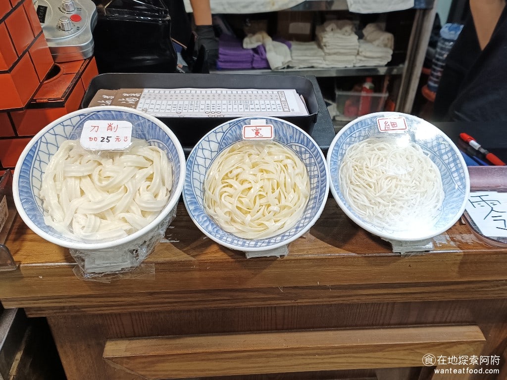 東引快刀手 內湖店 內湖美食 葫洲站美食 東湖美食 台灣小吃 這裡的餐具和醬料都是自取的