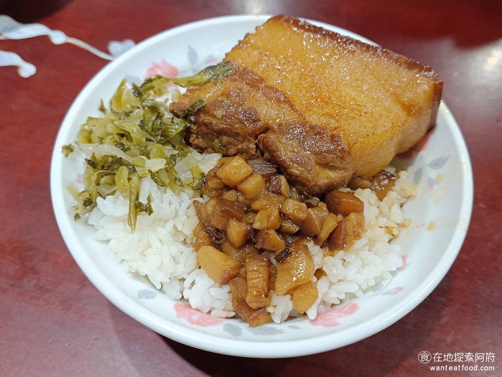 東引快刀手 內湖店 內湖美食 葫洲站美食 東湖美食 台灣小吃 換了一份控肉後看起來好多了控肉肥瘦相間 昆布的非常均勻這樣的比例剛剛好控肉的肉質吃起來還算軟口感非常好路的也很夠味不愧是招牌的餐點之一