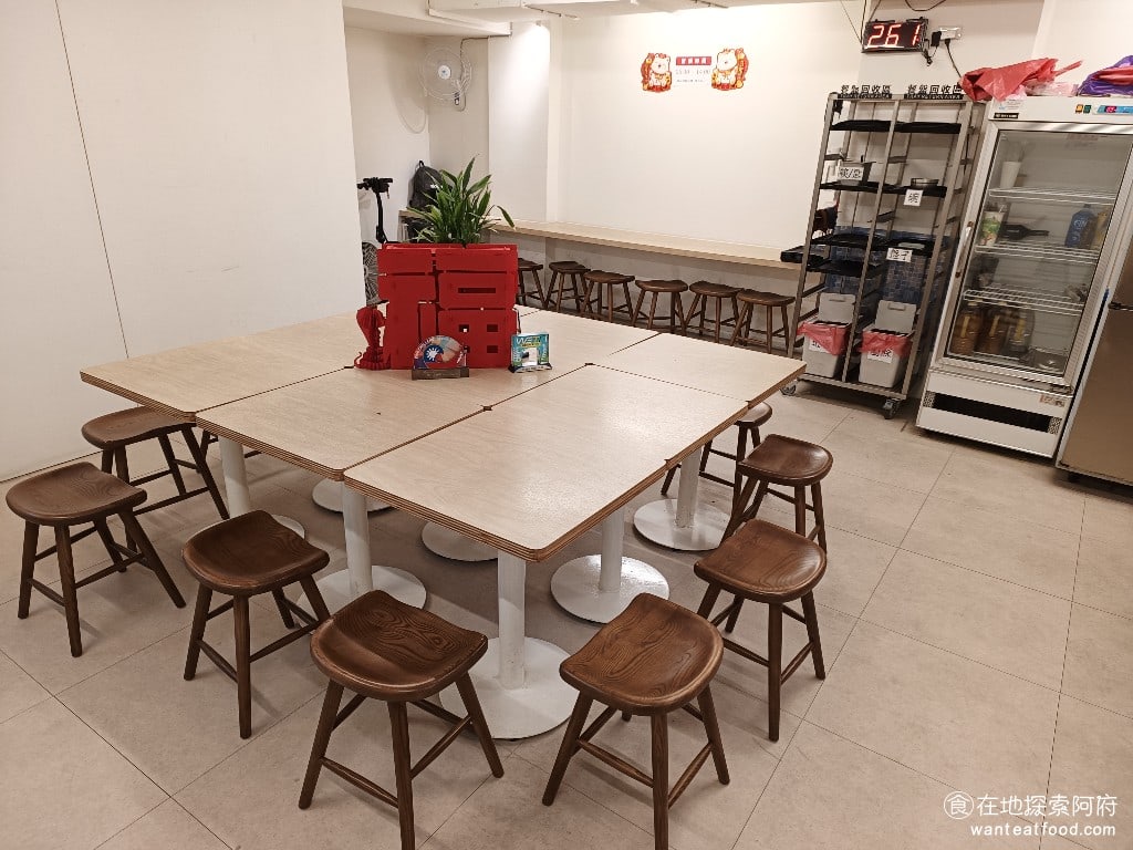 秦小姐豆漿 信義店 信義區美食 市政府美食 台灣小吃 和延吉店相比信義店的用餐環境好非常多店內空間很大而且也非常的乾淨唯一的缺點只是裡面感覺有一點熱