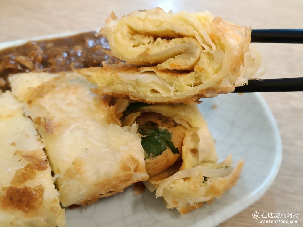 秦小姐豆漿 信義店 信義區美食 市政府美食 台灣小吃 蔬菜蛋餅是薑蛋和高麗菜混在一起變成高麗菜蛋 個人是覺得吃起來有一點乾