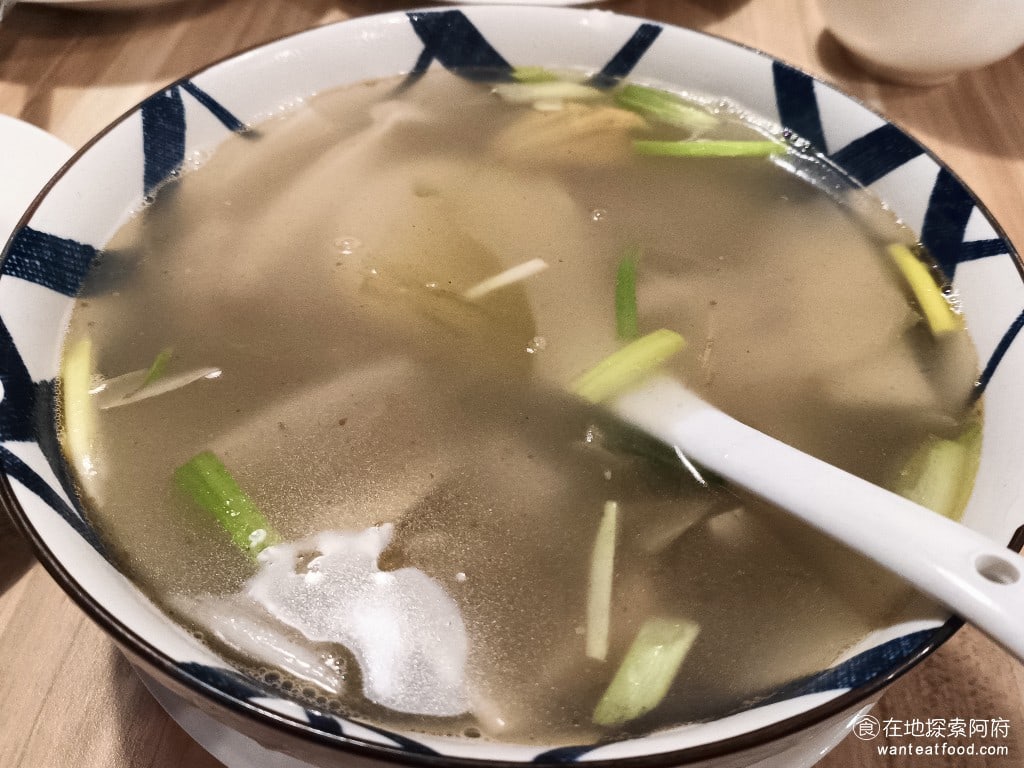 花娘小館南京店,花娘小館南京店菜單,花娘小館南京店價格,松山區美食,松山美食,中式料理,川菜,熱炒,熱炒,熱炒 酸菜肚片湯 這個湯是必點之一，我們每次來都喝，湯頭裡面加了非常多的酸菜，所以酸味很足，裡面也加了很多的竹筍，喝起來像是酸菜竹筍湯。 @在地阿府的美食世界